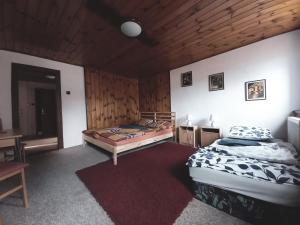 Penzion U Statku tesisinde bir odada yatak veya yataklar
