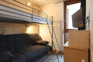 TV a/nebo společenská místnost v ubytování Bel appartement 25m2 exposé plein sud
