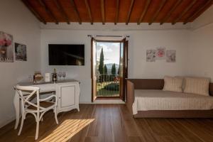 A seating area at Fattoria Pieve a Salti