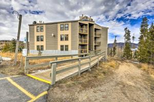 Afbeelding uit fotogalerij van Silverthorne Condo with Mountain Views Hike and Bike! in Silverthorne