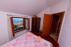 Postel nebo postele na pokoji v ubytování Kuca Kata - Property Nono + 37 fotografií