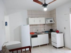 A cozinha ou cozinha compacta de Residencial Praia Bombas