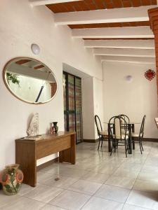 O zonă de relaxare la hermosa casa restaurada centro historico de oaxaca para 11