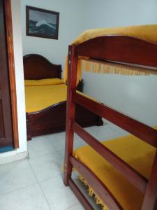 מיטה או מיטות קומותיים בחדר ב-Hotel Ejecutivo Imperial
