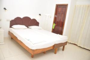 Postel nebo postele na pokoji v ubytování Nikhil Residence