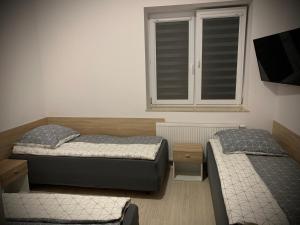 Łóżko lub łóżka w pokoju w obiekcie Hostel Sportowa