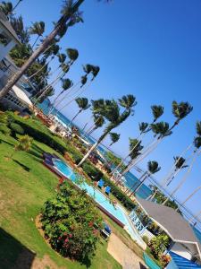 Bazén v ubytování Costarena Beach Hotel nebo v jeho okolí