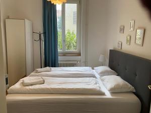 Voodi või voodid majutusasutuse ZüriZimmer toas