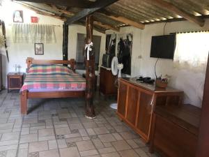 a bedroom with a bed and a tv in a room at Rancho do Paollo in Pirenópolis