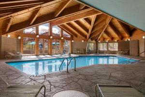 a swimming pool in a house with a wooden ceiling at Mountain Valley Lodge Hailey Sun Valley in Hailey