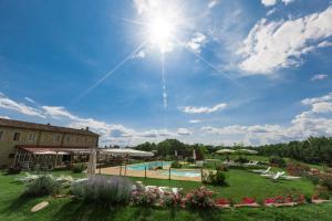 Bazén v ubytování Favorita Food&Wine Resort nebo v jeho okolí