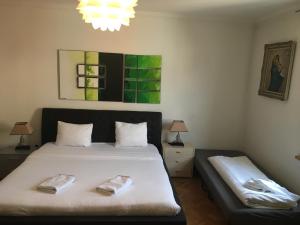 Voodi või voodid majutusasutuse ZüriZimmer toas