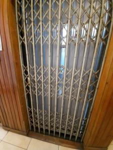 a door with a gate in a room at Departamento Brown - zona centro in Mar del Plata