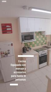 A kitchen or kitchenette at Frente al Mar Apartamento San Miguel LIMA CHECK IN