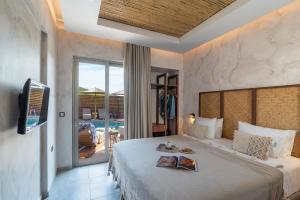 Postel nebo postele na pokoji v ubytování Oasis Hotel Prasonisi