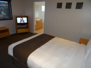 Postel nebo postele na pokoji v ubytování Sunshine Motor Inn