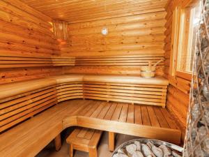 Foto de la galería de Villa with pool sauna and bubble bath en Borgloon