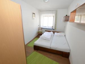 Ein Bett oder Betten in einem Zimmer der Unterkunft Holiday Home in Jiretín near Ski Lift