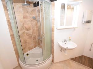 Ein Badezimmer in der Unterkunft Holiday Home in Jiretín near Ski Lift