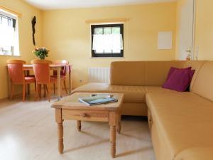 Area tempat duduk di Lavish Apartment in Merschbach near the Forest
