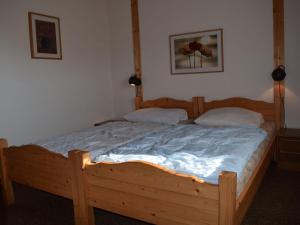 Ένα ή περισσότερα κρεβάτια σε δωμάτιο στο Detached, tidy bungalow on Katzenbuckel mountain