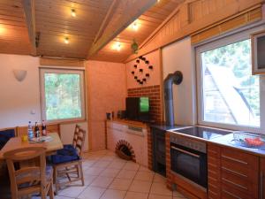 TV/Unterhaltungsangebot in der Unterkunft Cosy and beautiful holiday home with covered porch