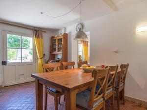 Gallery image of Cosy holiday home in Montrichard with shared pool in Bourré