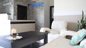 ミェンヅィジェツ・ポドラスキにあるHotel Folklorのギャラリーの写真