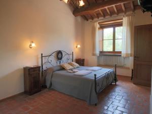 A bed or beds in a room at Farmhouse in Proceno with Pool and Terrace