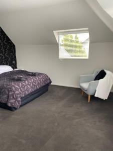 Ένα ή περισσότερα κρεβάτια σε δωμάτιο στο Home By Hagley Park