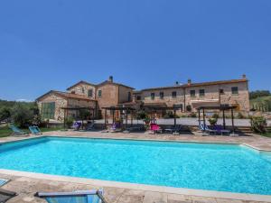 Gallery image of Vintage Farmhouse with Pool in Asciano in Asciano