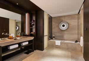 Kamar mandi di Hyatt Regency Wuhan Optics Valley