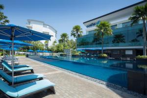 Kolam renang di atau di dekat ONE15 Marina Sentosa Cove Singapore