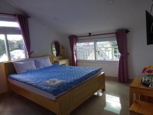 Giường trong phòng chung tại Blue Sky Homestay