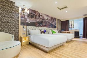 Letto o letti in una camera di FX Hotel Tainan