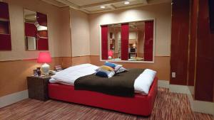 Hotel Savoy - Adult Only tesisinde bir odada yatak veya yataklar