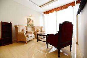 a living room with chairs and a table and a couch at Viridi Hotels Islamabad in Islamabad
