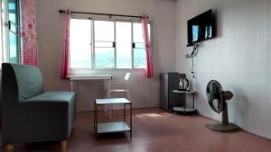 TV a/nebo společenská místnost v ubytování Janthawat Khaokho Resort