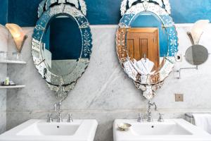 Koupelna v ubytování Hôtel particulier Le DOGE - Relais & Châteaux