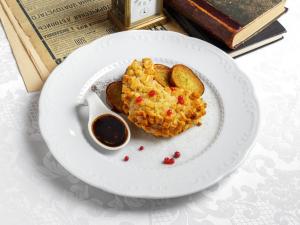 Comida en o cerca de este hotel