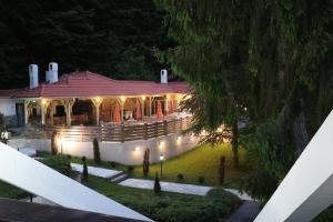 Φωτογραφία από το άλμπουμ του Hotel Trayal στο Κρούσεβατς +67 φωτογραφίες