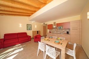 A kitchen or kitchenette at Residence Dany appartamenti con cucina vista lago piscina e parcheggio