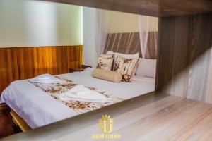 Postel nebo postele na pokoji v ubytování Sirona Getaway Hotel + 35 fotografií
