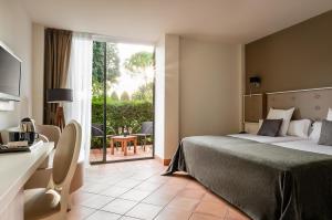 TV a/nebo společenská místnost v ubytování Hotel TorreMirona Golf & Spa