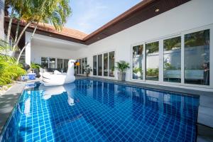 Bazén v ubytování Majestic Residence Pool Villas 2 Bedrooms Private Beach nebo v jeho okolí