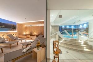 Bazén v ubytování Hotel Theiner nebo v jeho okolí
