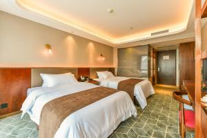 Ein Bett oder Betten in einem Zimmer der Unterkunft Guilin Plaza Hotel