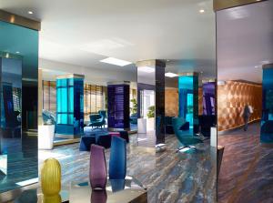 I Resort Beach Hotel & Spa的休息区