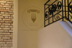 Fratta PolesineにあるAlbergo Ristorante Palladio Osteria dal 1900の部屋壁の看板