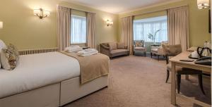 Postel nebo postele na pokoji v ubytování Edgbaston Park Hotel Birmingham + 37 fotografií